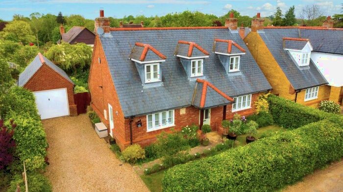 3 Bedroom Detached House For Sale In Turners Farm Close, Hannington, Northampton, NN6