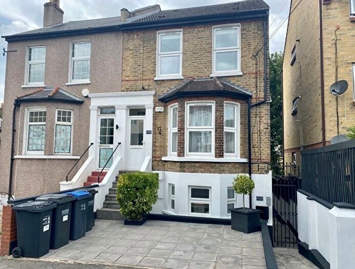3 Bedroom Maisonette To Rent In Livingstone Road, Thornton Heath, CR7