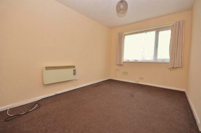 1 Bedroom Flat To Rent In Harefield Court, Dallow Road, Luton, LU1