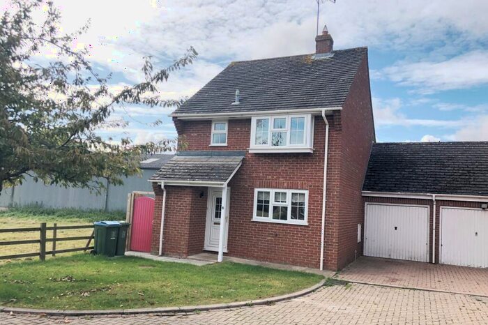 3 Bedroom Link Detached House To Rent In Dorton, Buckinghamshire, HP18