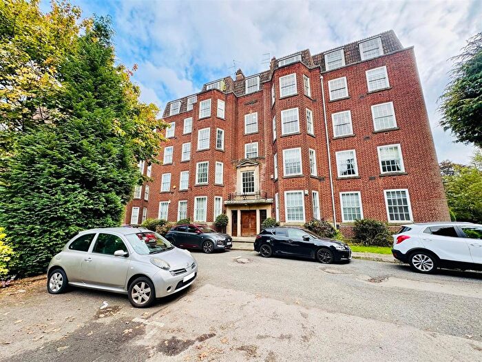 3 Bedroom Flat To Rent In Kenilworth Court, Birmingham, B16