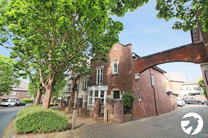 3 Bedroom End Of Terrace House To Rent In Ingress Park Avenue, Greenhithe, Kent, DA9