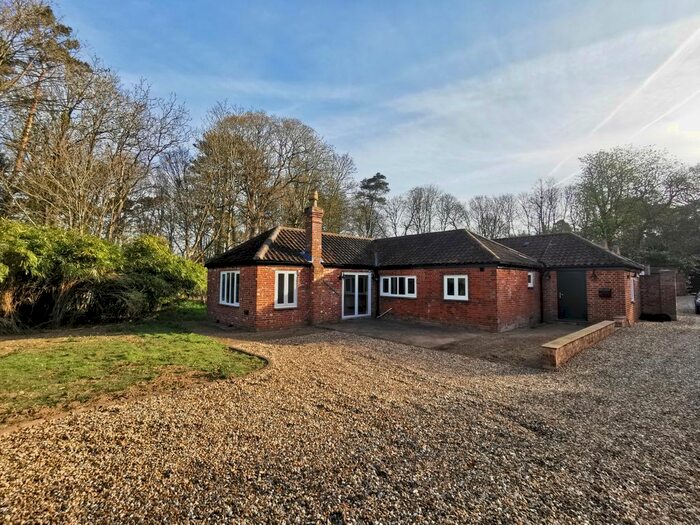 4 Bedroom Barn Conversion To Rent In Church Lane, Broome, Bungay, NR35