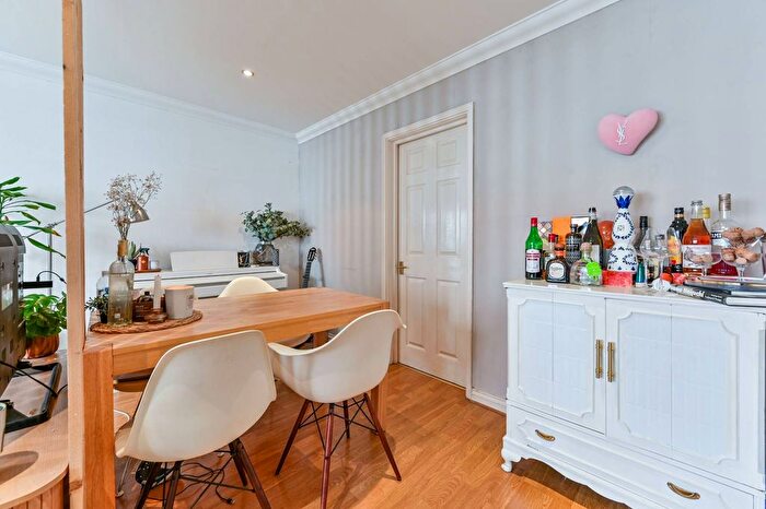 2 Bedroom Flat For Sale In Wedmore Street, Archway, London, N19