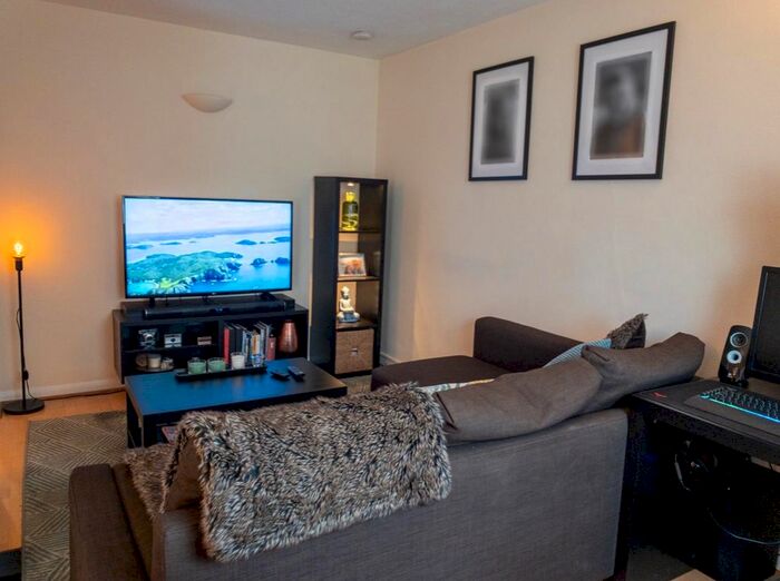 1 Bedroom Flat To Rent In Claire Court, Westfield Park, Pinner, Greater London, HA5