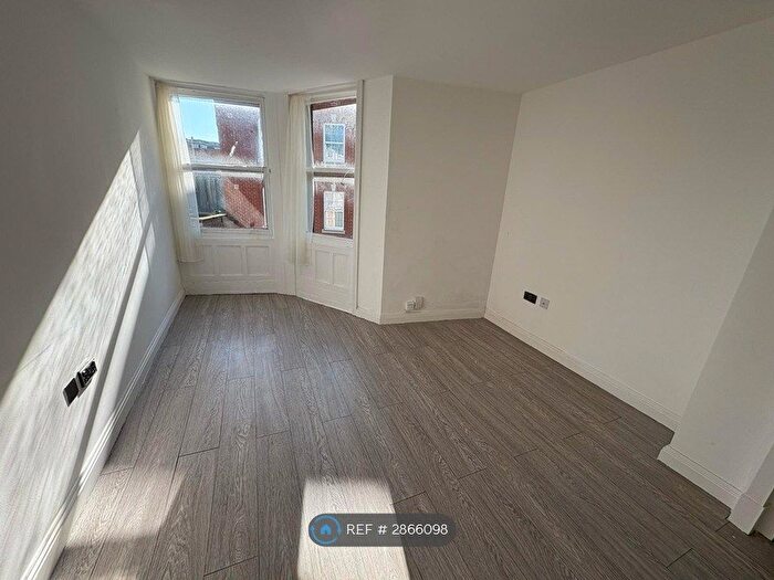 2 Bedroom Flat To Rent In Albert Road, Bournemouth, BH1