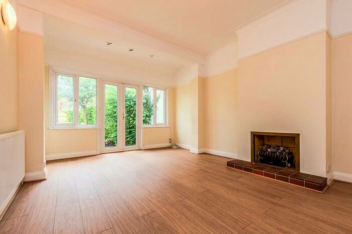 3 Bedroom Semi-Detached House To Rent In Stanley Park Road, Carshalton, Surrey, SM5