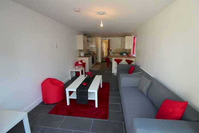 7 Bedroom House To Rent In Treherbert Street. Cathays, Cardiff, CF24