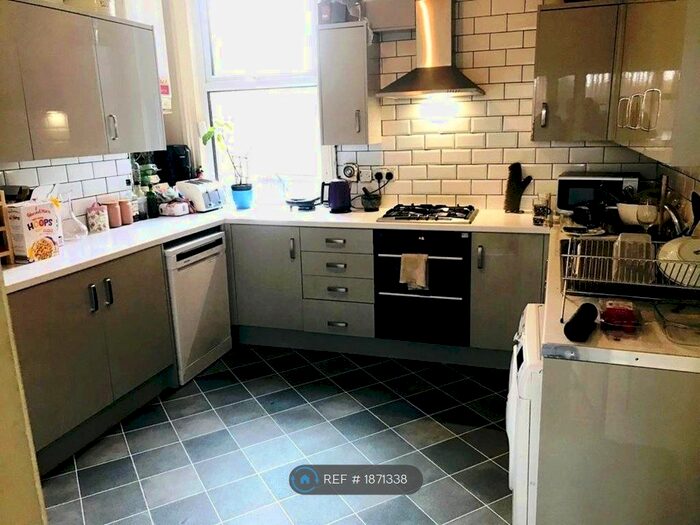 5 Bedroom Terraced House To Rent In Mauldeth Road, Manchester, M14