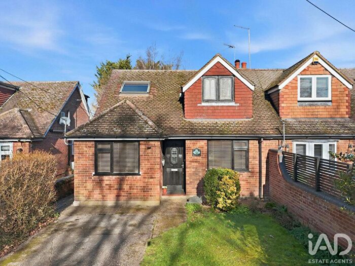 3 Bedroom Semi-Detached House For Sale In Hook End Road, Brentwood, CM15