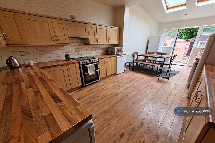 7 Bedroom Semi-Detached House To Rent In Mauldeth Road, Manchester, M20