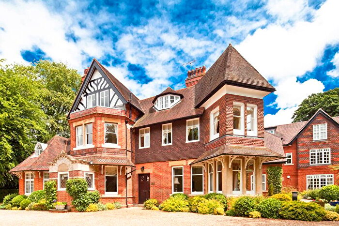3 Bedroom Apartment To Rent In Court Garden, Goring On Thames, RG8