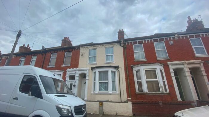 5 Bedroom House To Rent In Lutterworth Road, Northampton, NN1