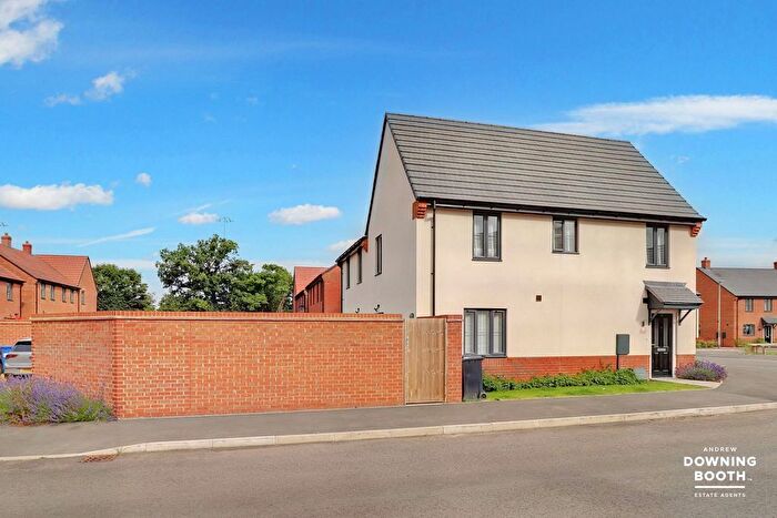 3 Bedroom Semi Detached House For Sale In Enots Close, Lichfield, WS13