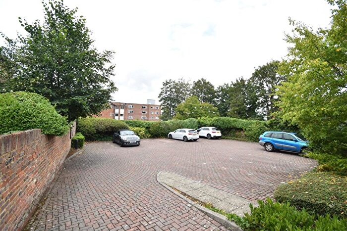 2 Bedroom Apartment To Rent In Avenue Elmers, Surbiton, KT6