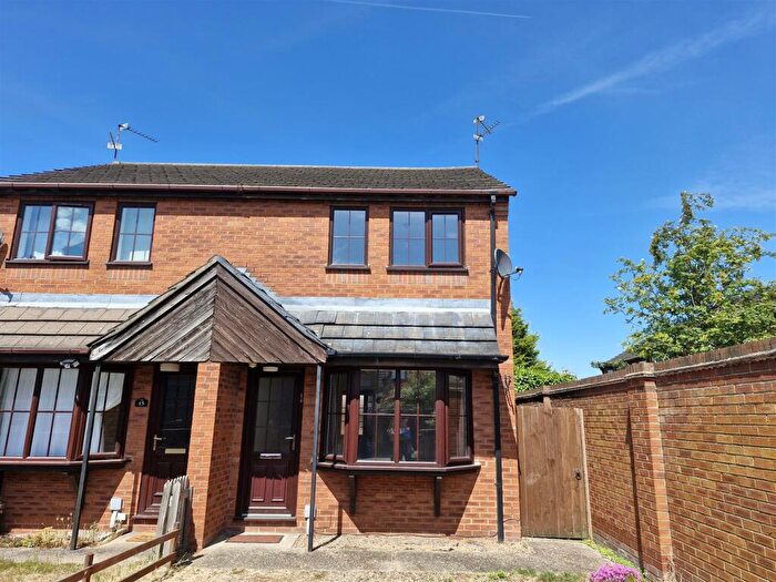 2 Bedroom Semi-Detached House To Rent In Oliver Close, Newark, NG24