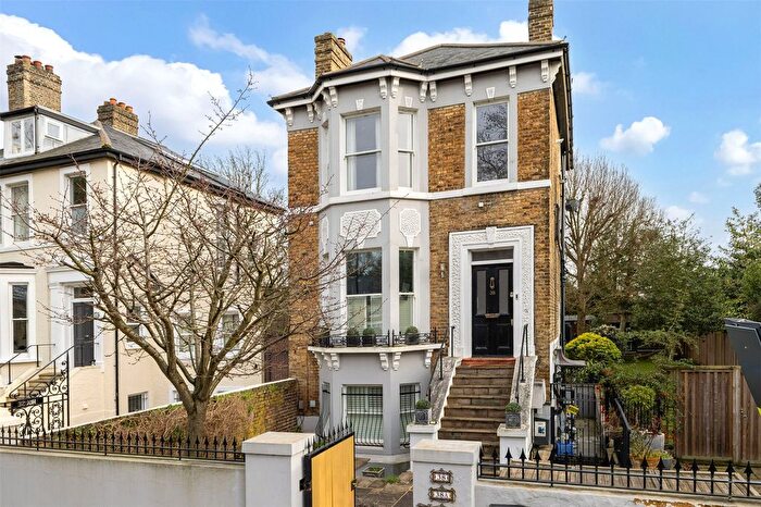 3 Bedroom Maisonette For Sale In Heathcote Road, Twickenham, TW1