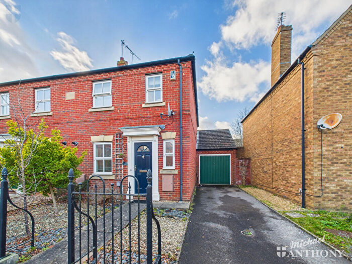 3 Bedroom Semi Detached House For Sale In Sandhill Way, Aylesbury, Buckinghamshire, HP19