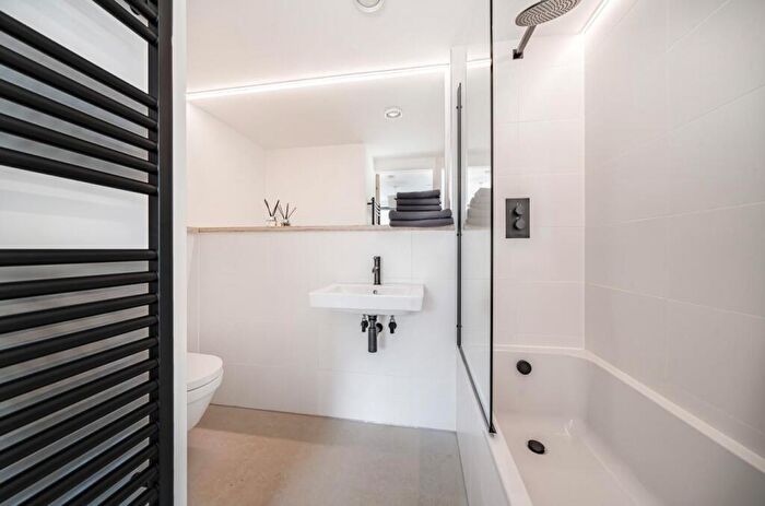 2 Bedroom Apartment To Rent In District Lofts, Climate Innovation District, LS9