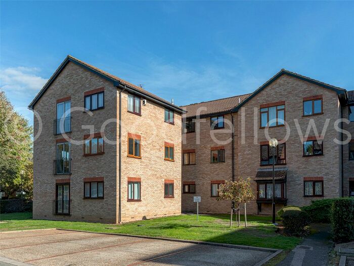 1 Bedroom Flat To Rent In Firs Close, Mitcham, CR4