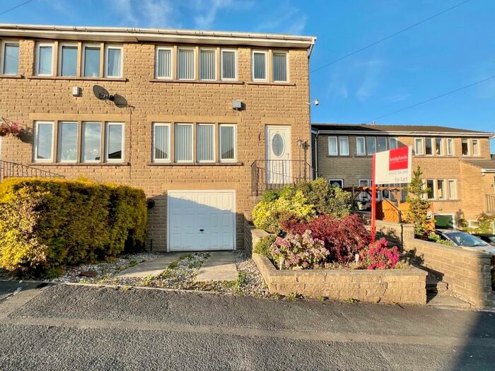 3 Bedroom Semi-Detached House To Rent In Spring Hall Close, Halifax, HX3