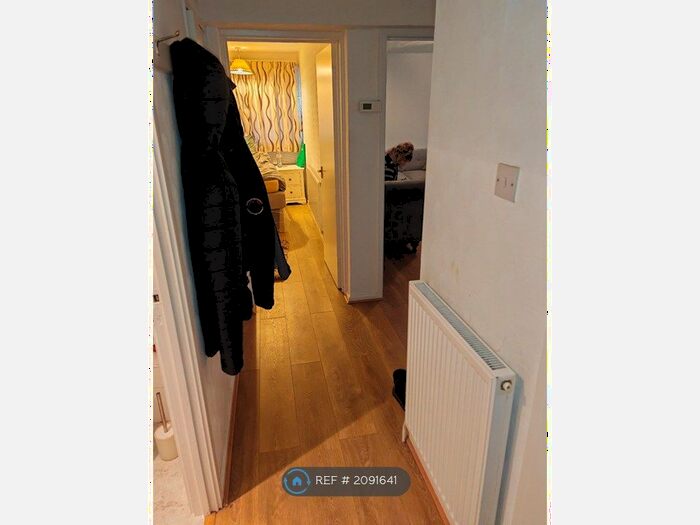 1 Bedroom Flat To Rent In Tinkler Side, Basildon, SS14