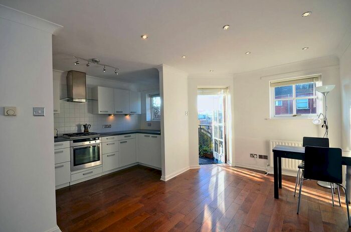 1 Bedroom Flat To Rent In Pine Street, Clerkenwell, London EC1R