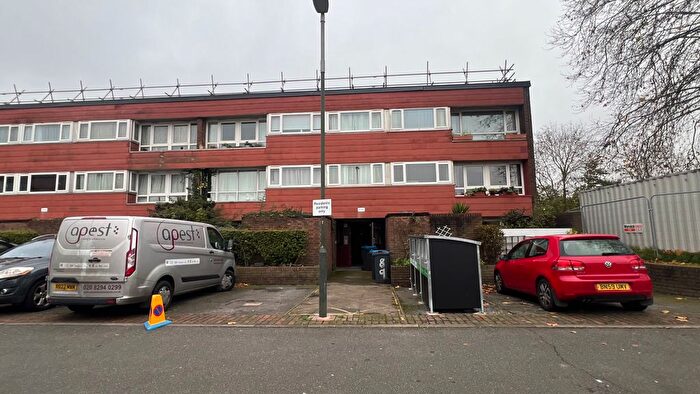 1 Bedroom Flat To Rent In Farnham Gardens, London, SW20