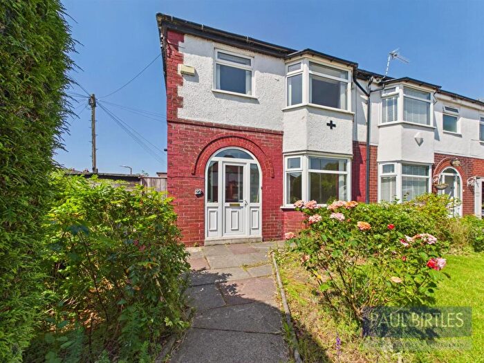 3 Bedroom Semi-Detached House For Sale In Windermere Road, Urmston, Trafford, M41