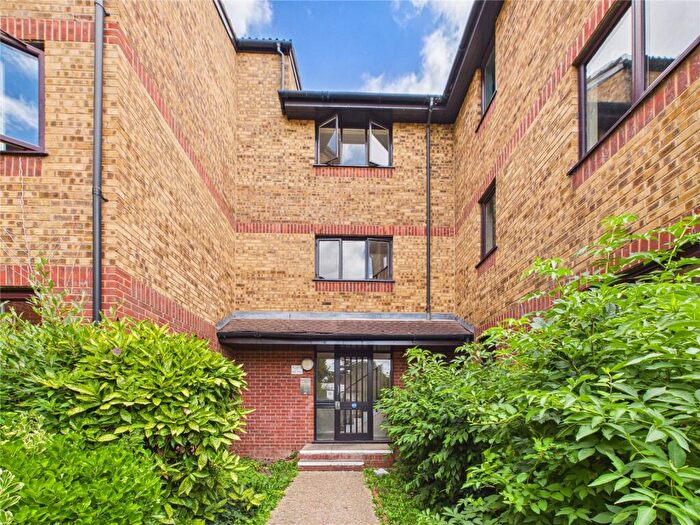 1 Bedroom Flat To Rent In Green Pond Close, Walthamstow, E17