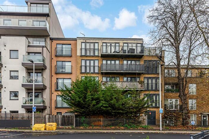 2 Bedroom Apartment For Sale In Tower Mews, London, E17