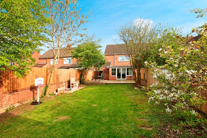 3 Bedroom Semi-Detached House For Sale In Mead Close, Peterborough, PE4