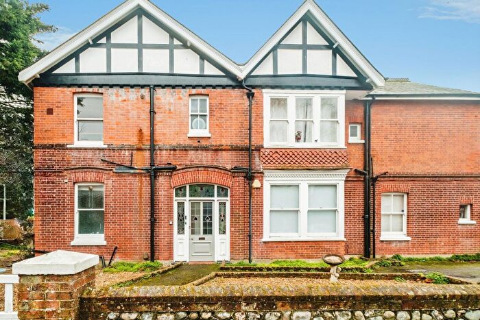 1 Bedroom Flat To Rent In Cowper Road, Worthing, BN11