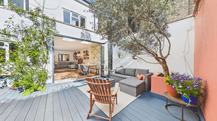 4 Bedroom End Of Terrace House For Sale In Pleydell Avenue, Crystal Palace, London, SE19