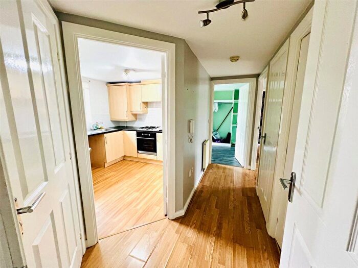2 Bedroom Flat For Sale In Canal Court, Birmingham, West Midlands, B27
