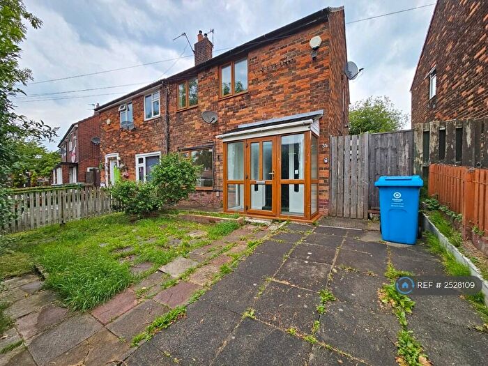 2 Bedroom Semi-Detached House To Rent In Lichens Crescent, Oldham, OL8
