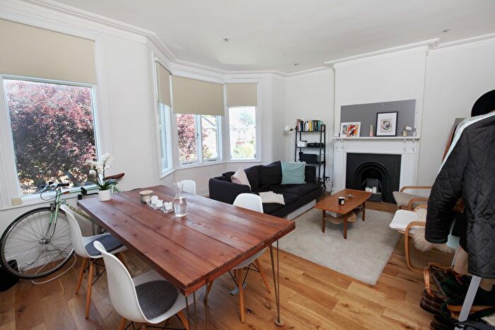2 Bedroom Flat To Rent In Wallwood Road, Leytonstone, E11
