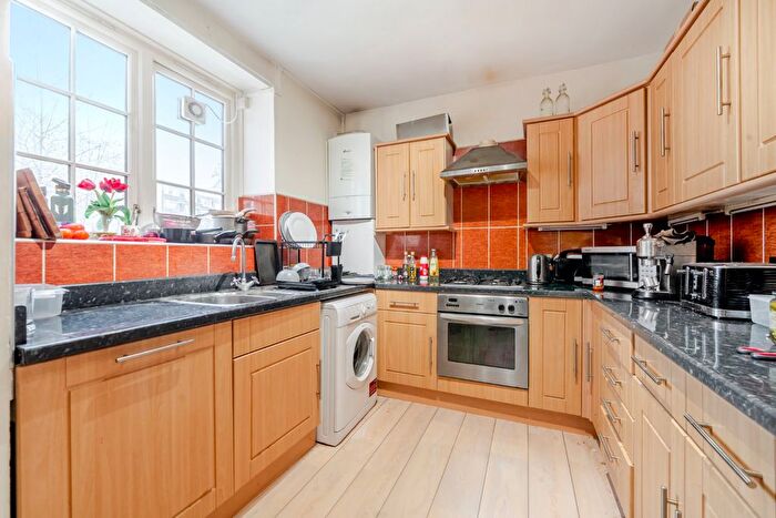 4 Bedroom Flat For Sale In Barrow Hill Estate, London, NW8
