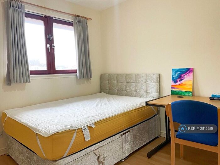 3 Bedroom Flat To Rent In Lymburn Street, Glasgow, G3