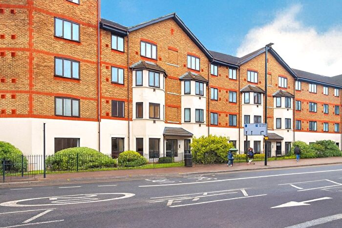 1 Bedroom Flat For Sale In Juniper Court, Grove Road, Hounslow, TW3