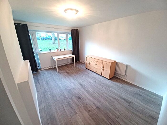 2 Bedroom Flat To Rent In Tildesley Road, London, SW15