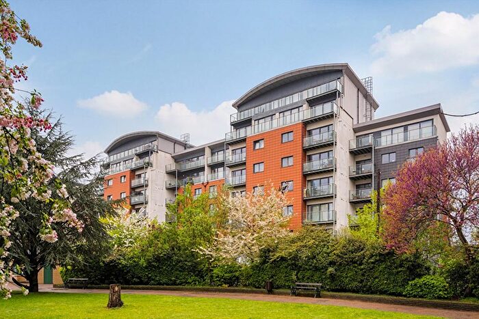 1 Bedroom Flat To Rent In Buckingham Road, Leyton, E10