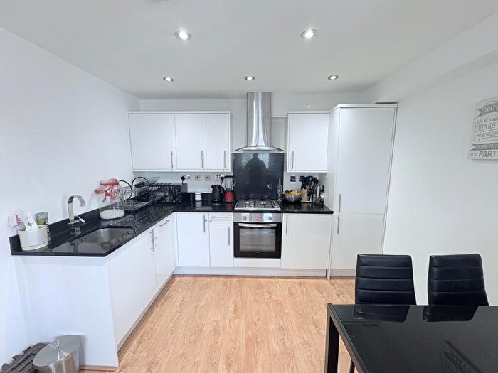 1 Bedroom Flat For Sale In Larkshall Road, London, E4