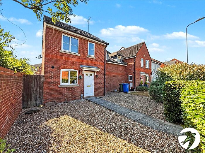 3 Bedroom End Of Terrace House For Sale In Argent Way, Sittingbourne, Kent, ME10