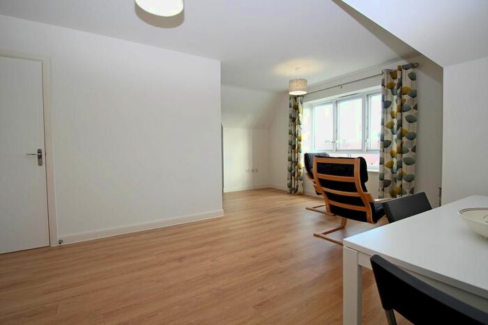 Studio To Rent In Featherstone Road, Southall, Southall, Middlesex, UB2