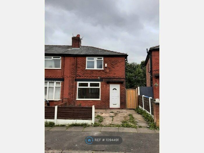 3 Bedroom Semi-Detached House To Rent In Clough Road, Droylsden, Manchester, M43