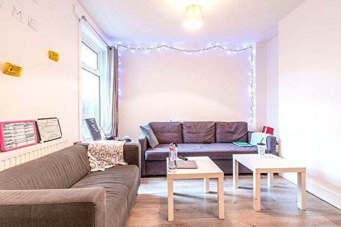 6 Bedroom Terraced House To Rent In Beatrice Road, Southsea, Portsmouth, PO4