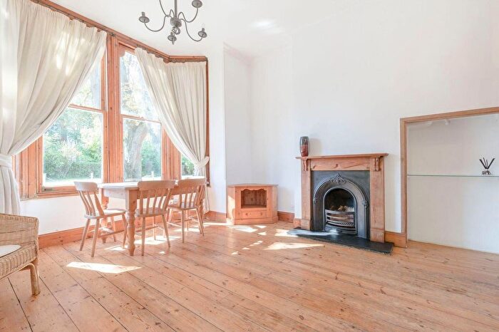 2 Bedroom Flat For Sale In Camperdown House, Alma Road, Windsor, SL4