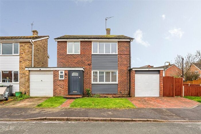 3 Bedroom Link Detached House For Sale In Glenwood Gardens, Waterlooville, Hampshire, PO8