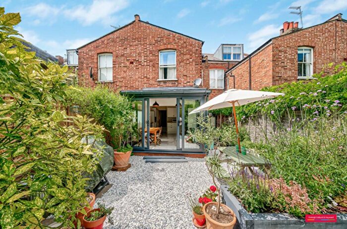 3 Bedroom Flat For Sale In Fortis Green Avenue, London, N2